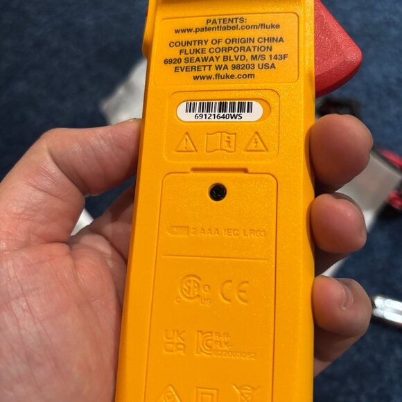 Fluke 301D AC/DC Clamp Meter - Picture 6 of 7